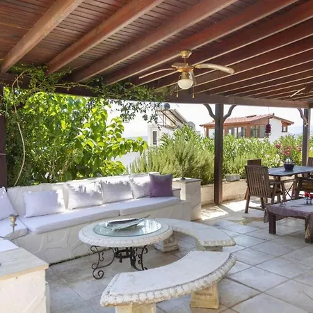 Comfortable Triplex 5 Min To The With Garden In 4* ボドルム