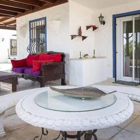 Hotel Comfortable Triplex 5 Min To The With Garden In 4*