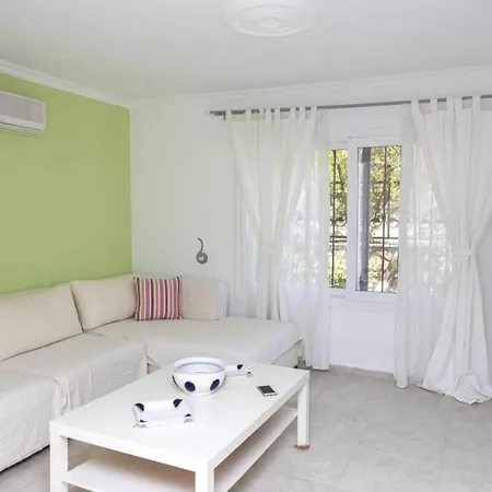 Comfortable Triplex 5 Min To The With Garden In Hotel
