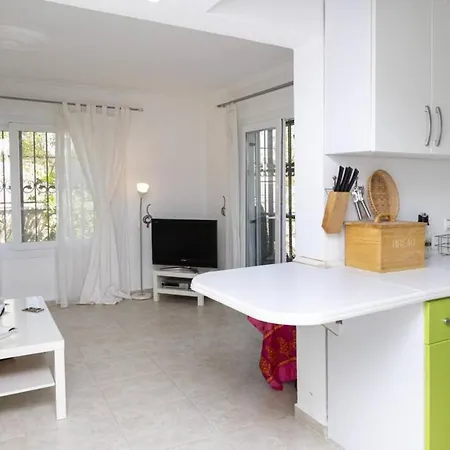 ホテル Comfortable Triplex 5 Min To The With Garden In 4*