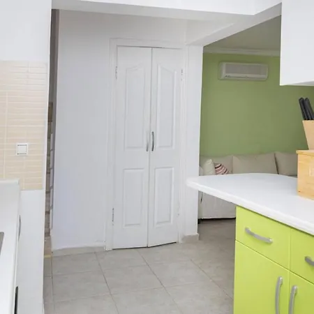 Comfortable Triplex 5 Min To The With Garden In 4* ボドルム